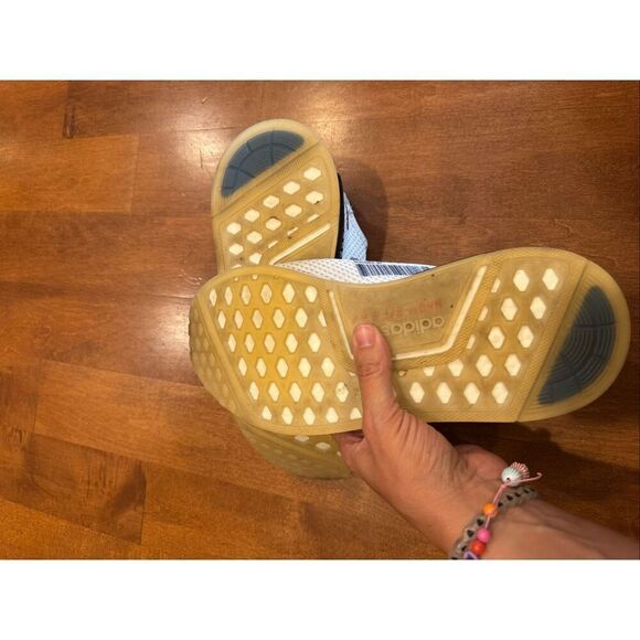 Woman’s Adidas NMD R1spectoo NASA woman’s classic running shoes size 7.5 - Picture 4 of 5